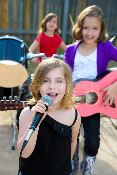 Cantante ragazza cantare giocare vivere band Foto d'archivio © lunamarina