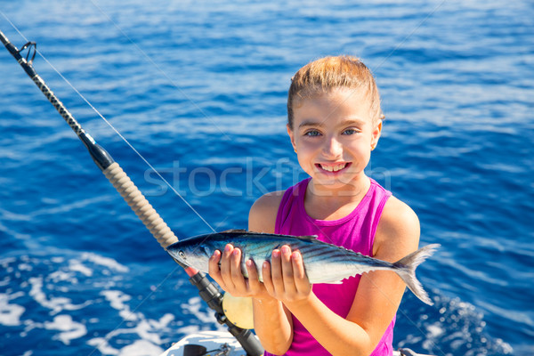 Gyerek lány halászat tonhal hal boldog Stock fotó © lunamarina