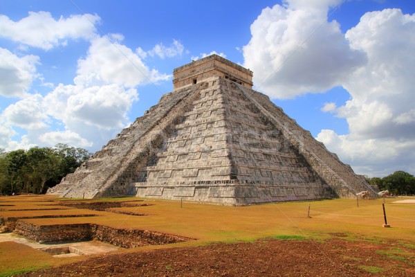 Chichen Itza Kukulcan Mayan Pyramid El Castillo Stock photo © lunamarina