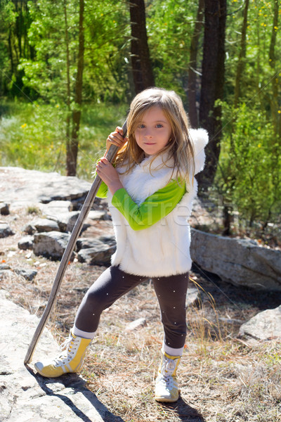 [[stock_photo]]: Explorateur · blond · Kid · fille · bâton · hiver