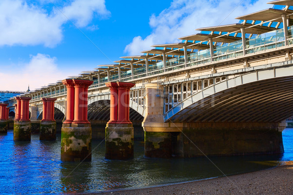 London Zug Brücke Thames Fluss Stadt Stock foto © lunamarina
