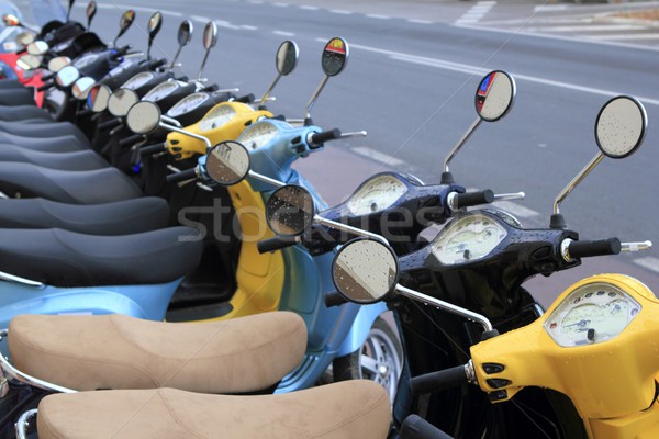Moped csetepaté sok bérlés bolt út Stock fotó © lunamarina