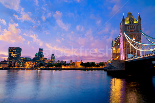 Londen Tower Bridge zonsondergang theems rivier Engeland Stockfoto © lunamarina