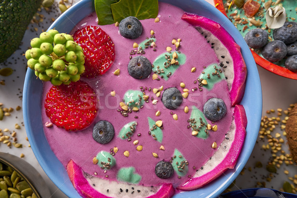碗 冰沙 草莓 藍莓 種子 龍 商業照片 © lunamarina
