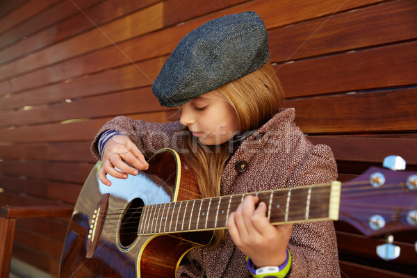 Blond dziecko dziewczyna gry gitara zimą Zdjęcia stock © lunamarina