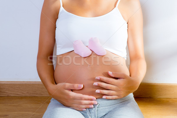 Stock fotó: Gyönyörű · terhes · nő · babacipők · has · baba · rózsaszín