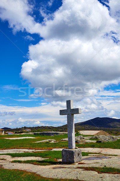 Pelerin piatră trece la nori munte Imagine de stoc © lunamarina