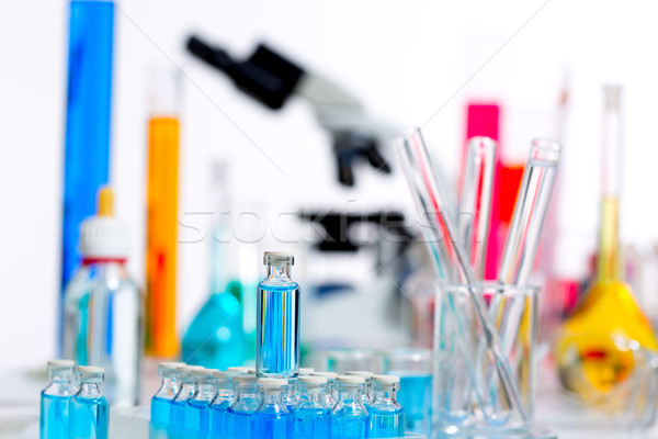 Chimic stiintific laborator epruvetă microscop Imagine de stoc © lunamarina