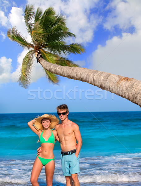 Pár fiatal turisták trópusi tengerpart trópusi nyár Stock fotó © lunamarina