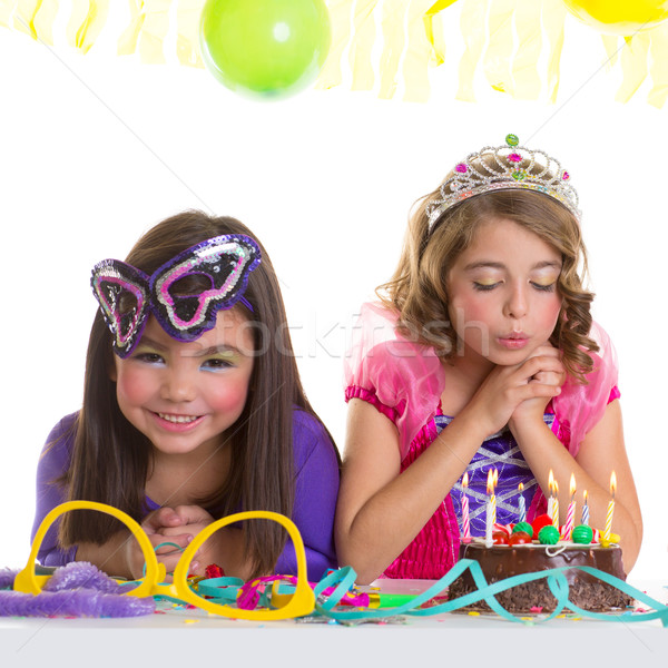 孩子 快樂 女孩 吹 生日派對 蛋糕 商業照片 © lunamarina