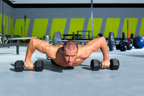 Siłowni człowiek siła wykonywania crossfit Zdjęcia stock © lunamarina