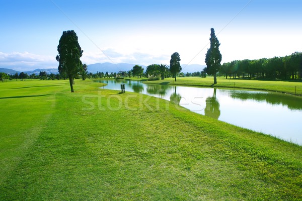 Golfbaan groen gras veld meer reflectie bomen Stockfoto © lunamarina