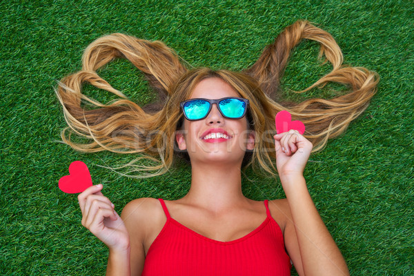 Blond adolescente cheveux coeur couché [[stock_photo]] © lunamarina