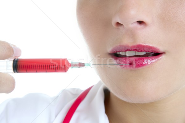 Medic femeie roşu seringă buzele ac Imagine de stoc © lunamarina