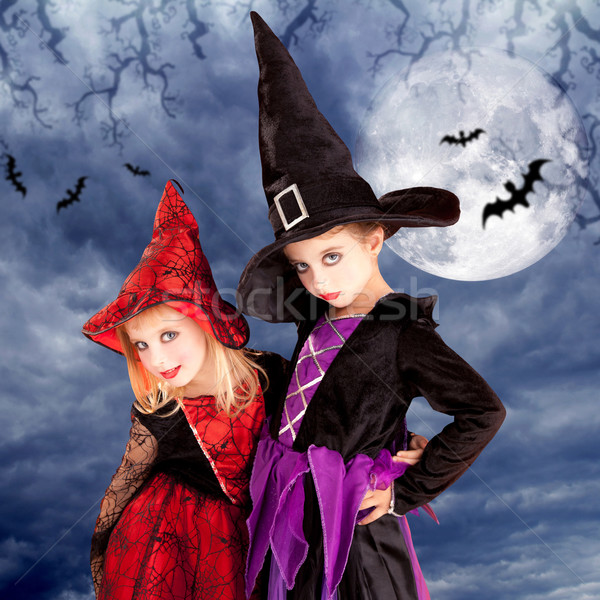 Foto d'archivio: Halloween · costumi · kid · ragazze · luna · notte