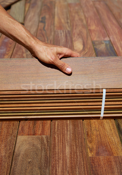 Dek installatie timmerman handen hout Stockfoto © lunamarina