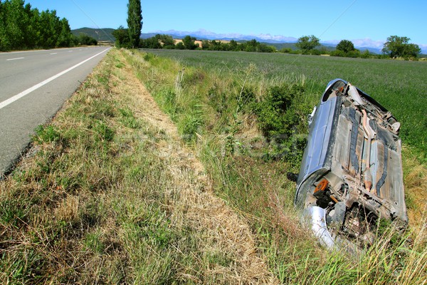 Samochodu crash wypadku do góry nogami pojazd Zdjęcia stock © lunamarina
