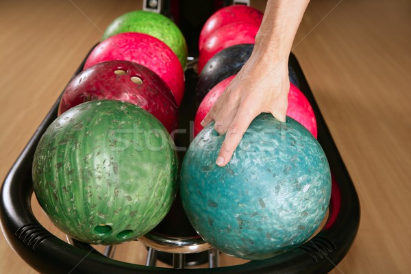 Bola de bolos jugador hombre mano colorido Foto stock © lunamarina