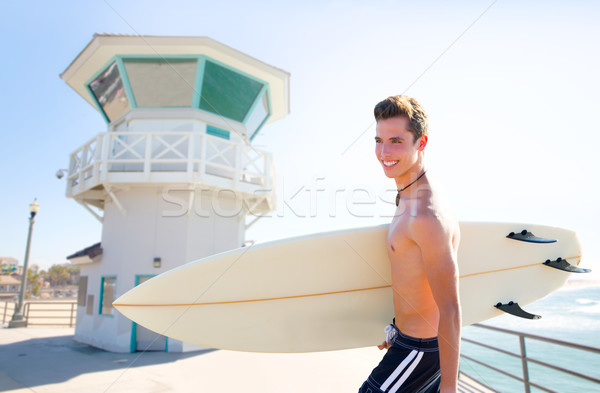 Foto stock: Surfista · nino · adolescente · tabla · de · surf · playa · adolescente