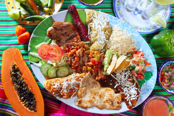 Mancare mexicana fel de mâncare chili tequila alimente restaurant Imagine de stoc © lunamarina