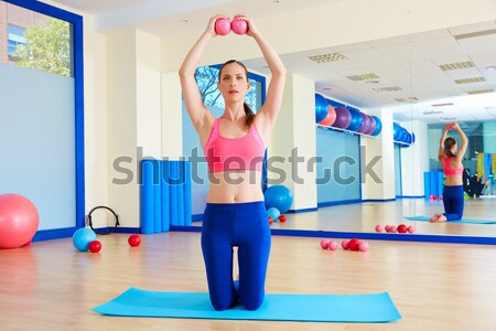 Stok fotoğraf: Top · uygunluk · eğitmen · kadın · aerobik · spor · salonu