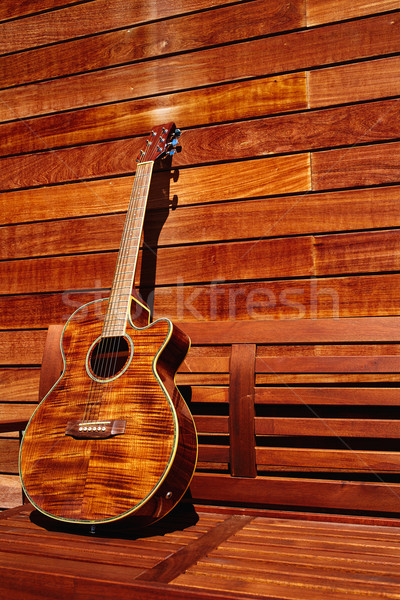 Akoestisch bruin gitaar houten muur Stockfoto © lunamarina