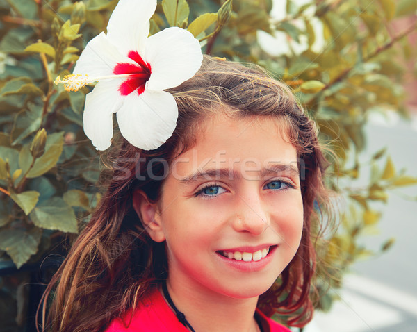 Frumos copil fată Hibiscus floare păr Imagine de stoc © lunamarina