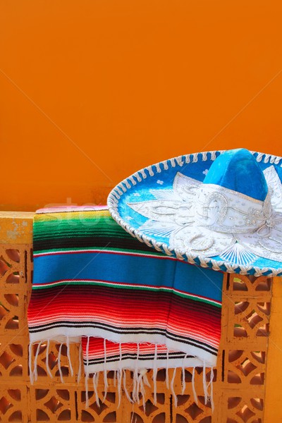 藍色 墨西哥人 帽子 橙 瓷磚 牆 商業照片 © lunamarina