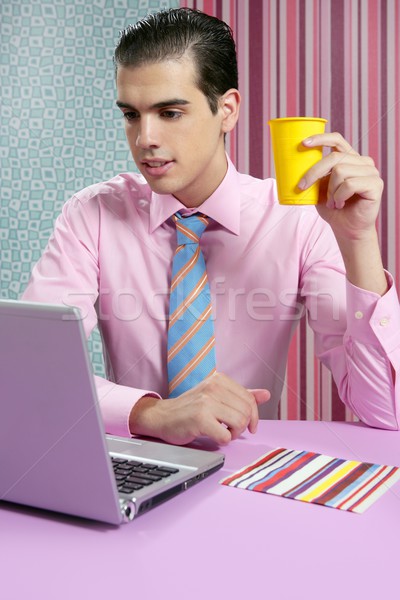 Stock foto: Geschäftsmann · jungen · Essen · Fast-Food · Menü · Büro