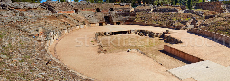 Roman amfiteatru Spania la constructii oraş Imagine de stoc © lunamarina