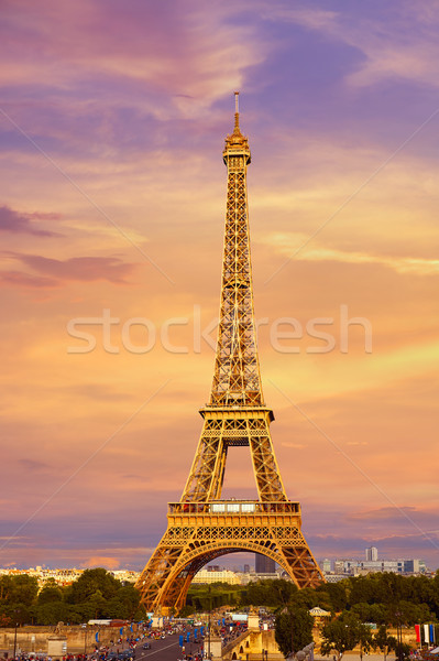 Turnul Eiffel apus Paris Franta cer constructii Imagine de stoc © lunamarina