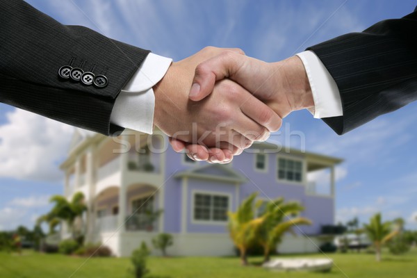 üzletember igazi kézfogás partnerek csapatmunka ház Stock fotó © lunamarina