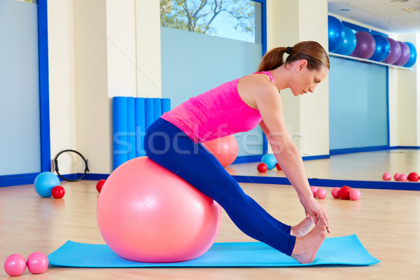 Pilates nő labda testmozgás edzés tornaterem Stock fotó © lunamarina
