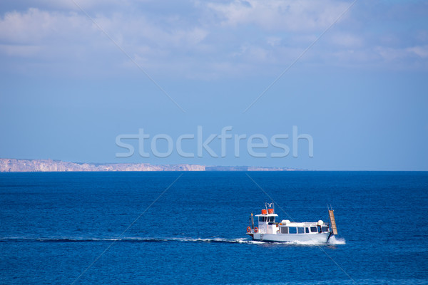 Foto stock: Filho · praia · turquesa · barco · navegação · céu