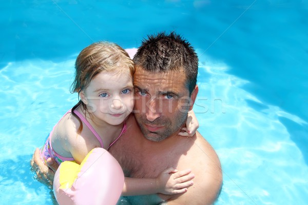 Baba kız sarılmak mavi yüzme yüzme havuzu Stok fotoğraf © lunamarina