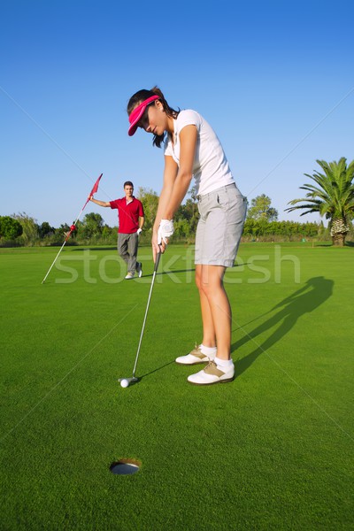 Foto d'archivio: Golf · donna · giocatore · verde · buco · pallina · da · golf
