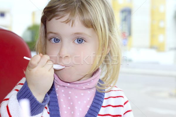 Foto stock: Rubio · nina · retrato · comer · cuchara · mujer