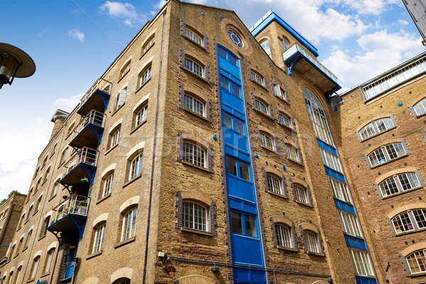 Londen baksteen gebouwen theems rivier wal Stockfoto © lunamarina