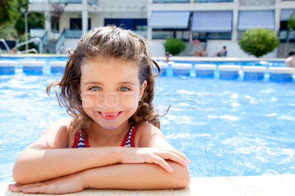 Foto stock: Feliz · nino · nina · sonriendo · piscina · vacaciones · de · verano