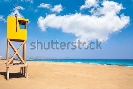 Strand badmeester huis wit zand turkoois idyllisch Stockfoto © lunamarina