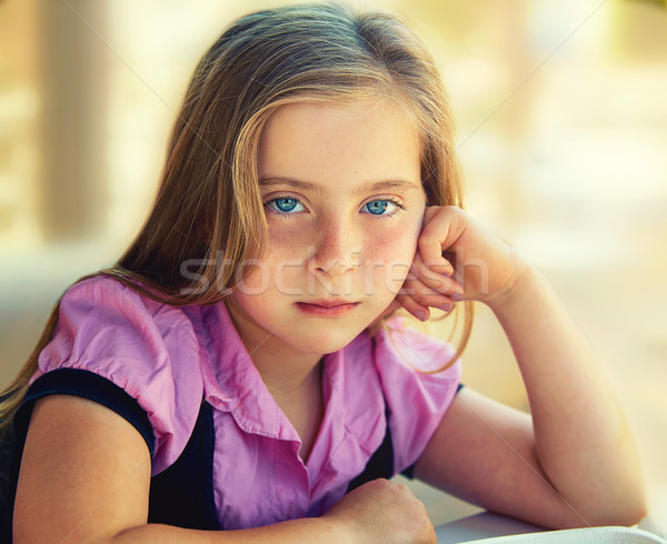 Foto stock: Loiro · triste · criança · menina · olhos · azuis