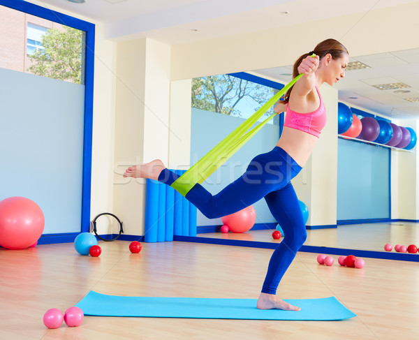 Pilates donna piedi elastico esercizio allenamento Foto d'archivio © lunamarina