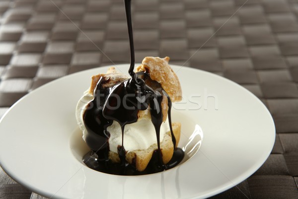 クリーム ケーキ チョコレートシロップ 中毒性の デザート ストックフォト © lunamarina