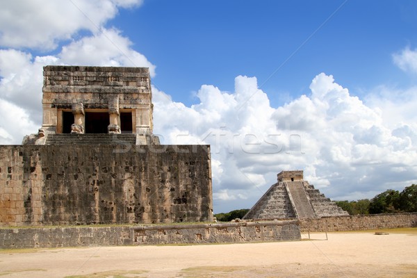 Chichen Itza Jaguar temple Kukulkan Mayan pyramid Stock photo © lunamarina