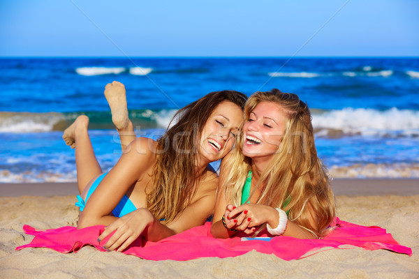 [[stock_photo]]: Amis · filles · rire · plage · de · sable · vacances · d'été