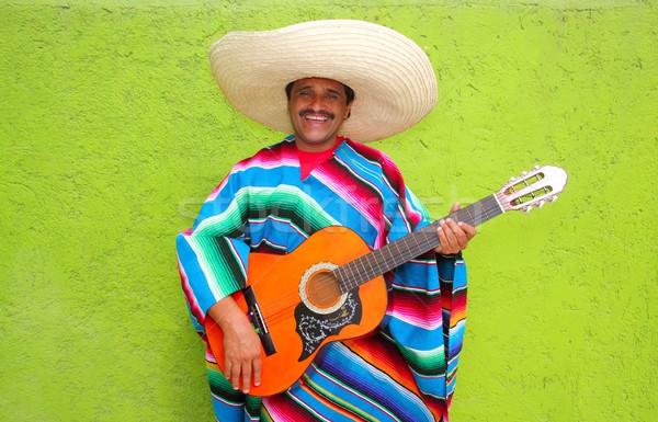 Foto stock: Mexicano · típico · homem · jogar · guitarra · verde