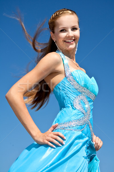 Gelukkig afgestudeerde jurk poseren buitenshuis hemel Stockfoto © Lupen