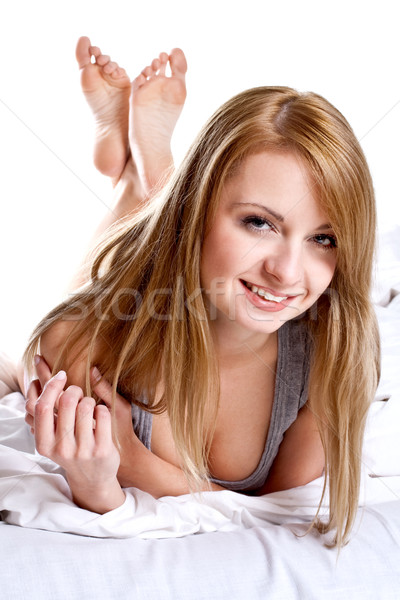 Vrouw grijs shirt bed witte Stockfoto © Lupen