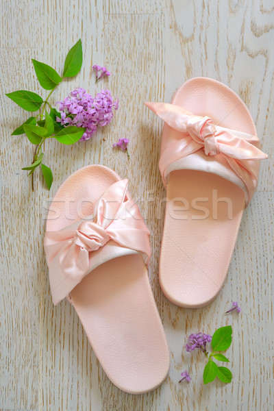 Steeg roze vrouw slippers houten bloem Stockfoto © mady70