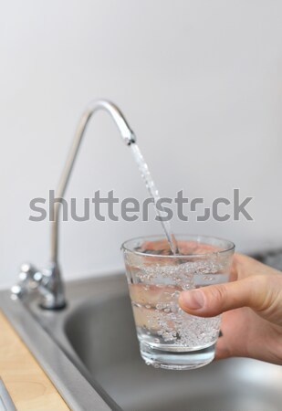 Glas water filteren tik hand achtergrond Stockfoto © mady70